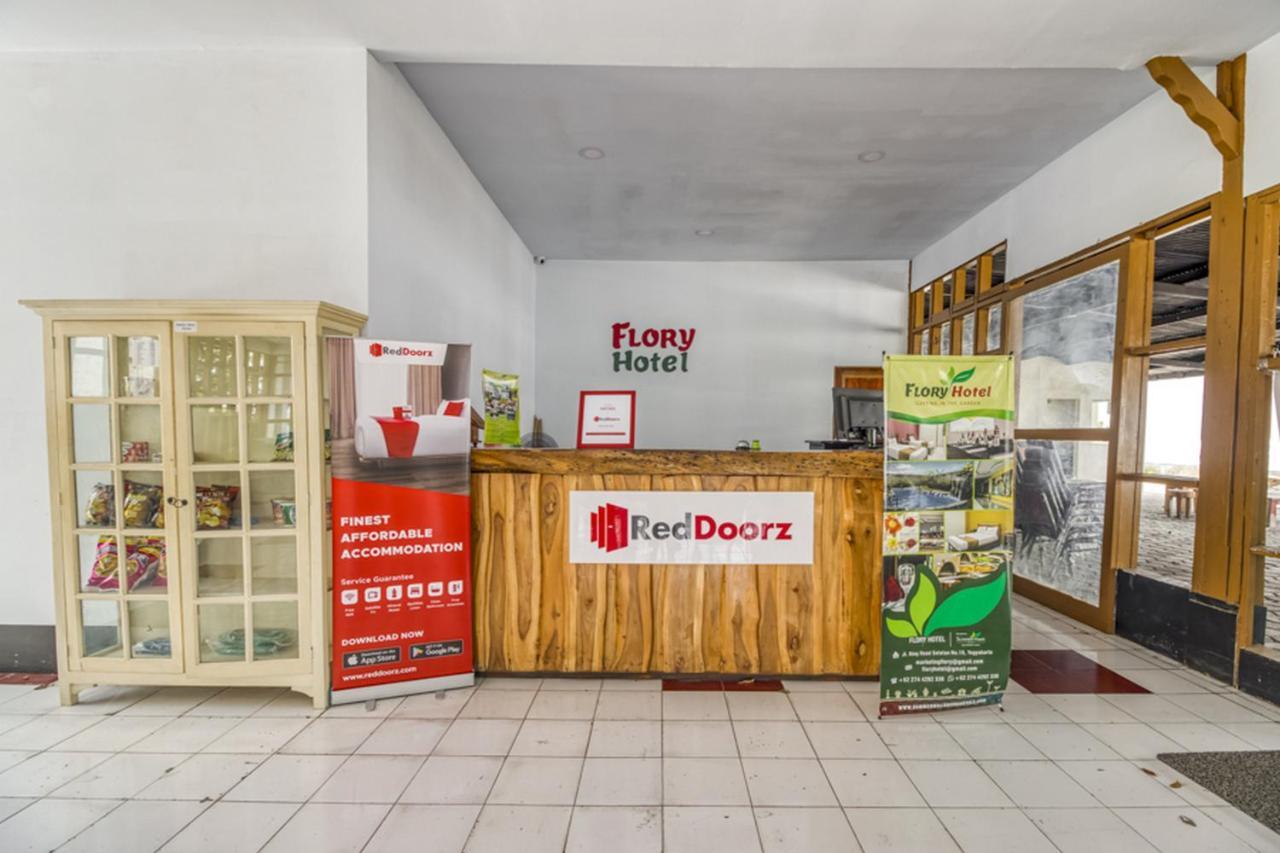 Reddoorz Plus @ Flory Hotel Yogyakarta Exterior photo