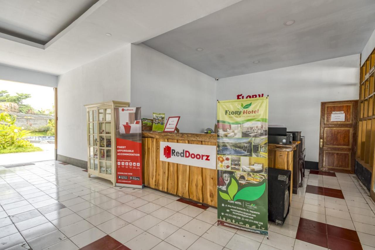 Reddoorz Plus @ Flory Hotel Yogyakarta Exterior photo