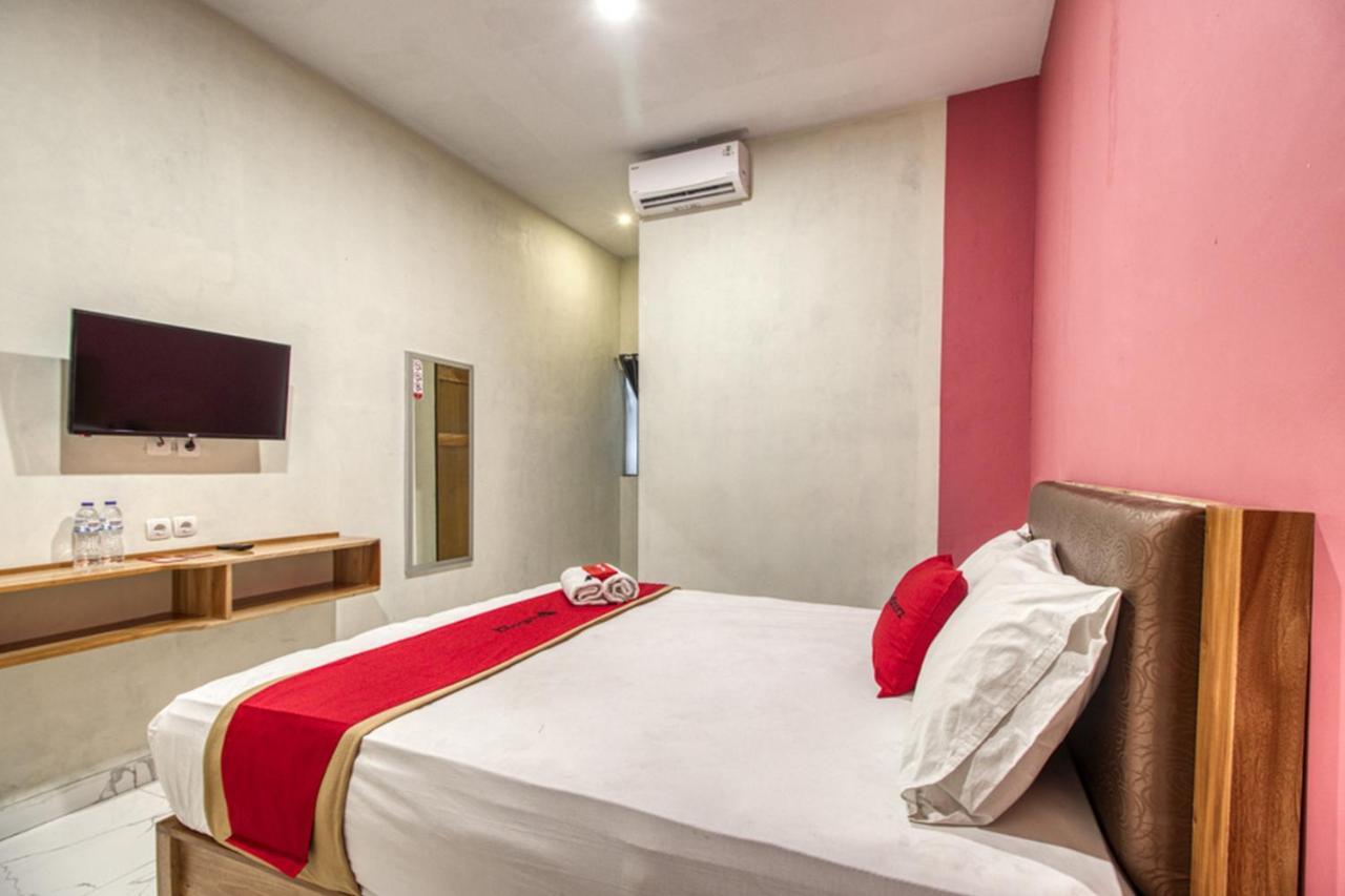 Reddoorz Plus @ Flory Hotel Yogyakarta Exterior photo