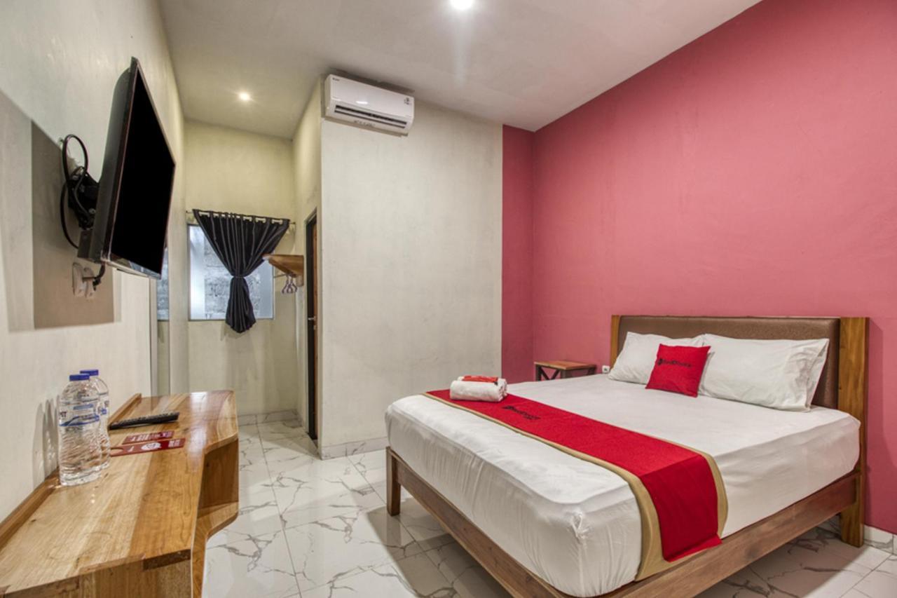 Reddoorz Plus @ Flory Hotel Yogyakarta Exterior photo